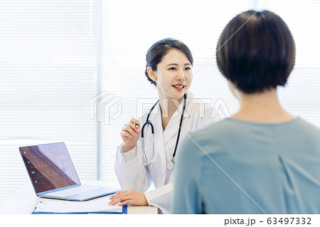 医師 診察 医師 診察 63497332