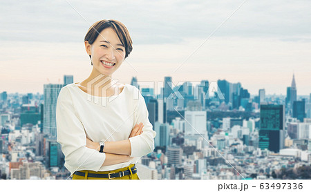 笑顔のビジネスウーマン 笑顔のビジネスウーマン 63497336
