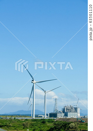風力発電のある工場地帯 風力発電のある工場地帯 63501110