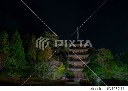 幽玄　瑠璃光寺五重塔 63503231