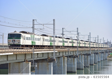 東海道本線　茅ヶ崎－平塚　JR東日本　185系　A3編成（大宮）　『踊り子』 63505564