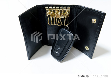 キーケースと車の鍵 63506266