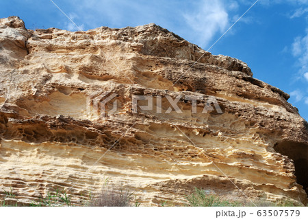 Cliffs by the sea. 63507579