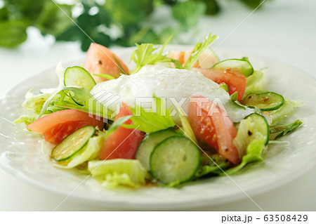 リヨン風サラダ(ポーチドエッグのサラダ) 63508429