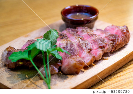 豚ロースステーキ 豚ロースステーキ 63509780