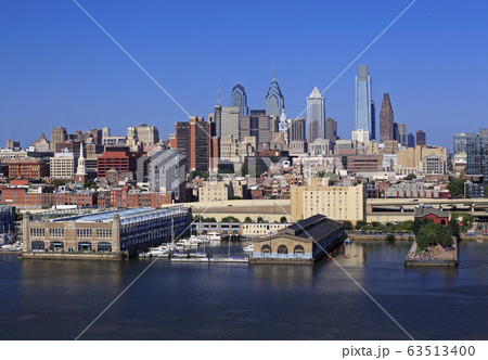 Philadelphia skyline, view from Benjamin Franklin Bridge, USA 63513400