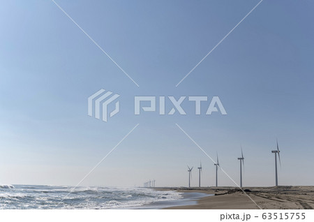 風力発電のある砂浜(茨城県日川浜海水浴場) 風力発電のある砂浜(茨城県日川浜海水浴場) 63515755