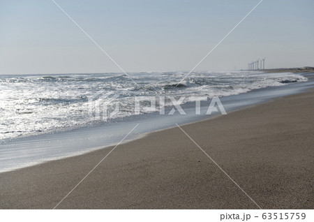 風力発電のある砂浜(茨城県日川浜海水浴場) 風力発電のある砂浜(茨城県日川浜海水浴場) 63515759