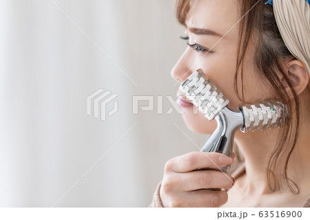 ルームウェアの女性 ルームウェアの女性 63516900