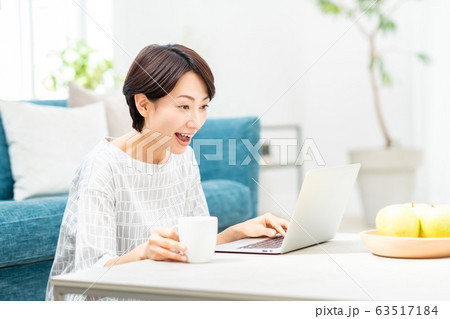 ミドルの女性 ミドルの女性 63517184