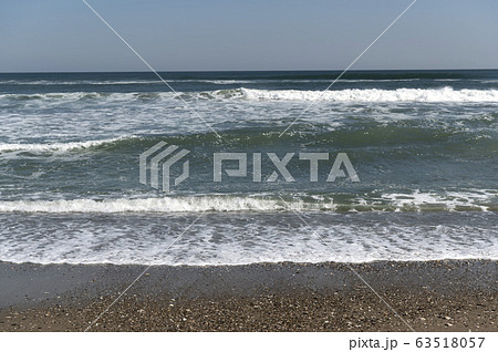 茨城県柳川海岸の波打ち際の風景 63518057