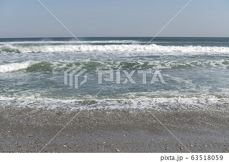 茨城県柳川海岸の波打ち際の風景 茨城県柳川海岸の波打ち際の風景 63518059