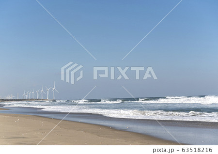 茨城県柳川海岸から見える風力発電の風車の風景 63518216