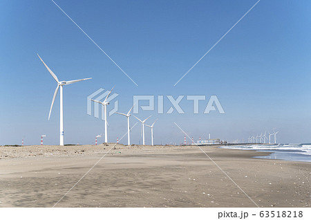 茨城県柳川海岸から見える風力発電の風車の風景 63518218