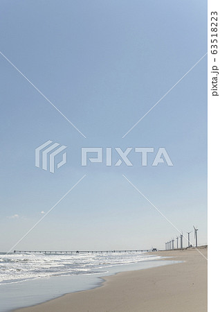 茨城県柳川海岸から見える風力発電の風車の風景 茨城県柳川海岸から見える風力発電の風車の風景 63518223
