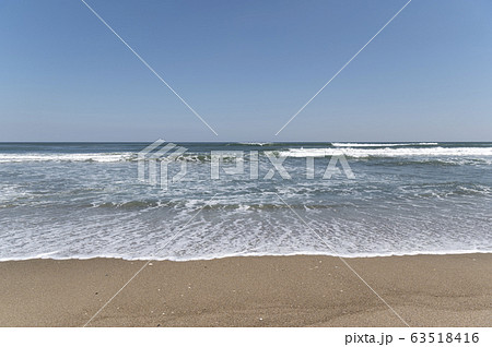 茨城県柳川海岸の浜辺 波打ち際 63518416