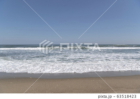 茨城県柳川海岸の浜辺 波打ち際 63518423