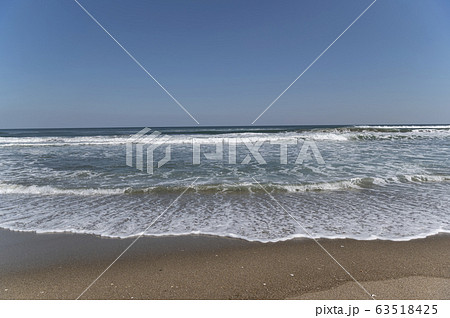 茨城県柳川海岸の浜辺 波打ち際 63518425