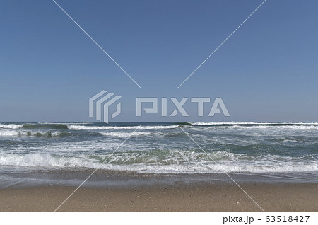 茨城県柳川海岸の浜辺 波打ち際 茨城県柳川海岸の浜辺 波打ち際 63518427