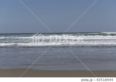 茨城県柳川海岸の浜辺 波打ち際 63518444