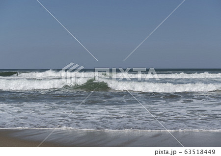 茨城県柳川海岸の浜辺 波打ち際 63518449