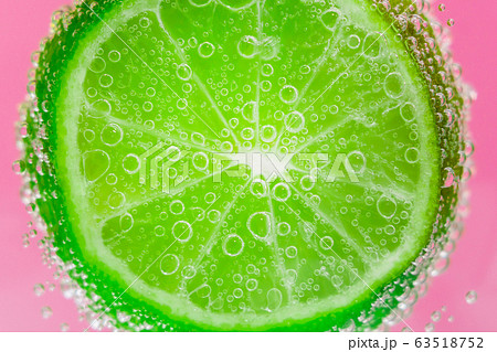 lime fruits in water under water with bubbles. juicy citrus close-up, macro. selective focus. 63518752