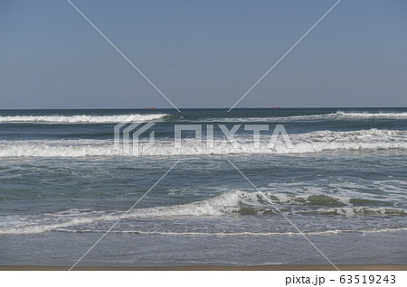 茨城県柳川海岸 浜辺の波打ち際の風景 茨城県柳川海岸 浜辺の波打ち際の風景 63519243