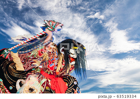神話伝説・神楽の恐い面を付けた激しい動きの迫力をどうぞ。屋外ステージでの村神楽です。 63519334
