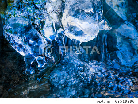 裏匹見峡の凍結したしずく 自然が造る凍り付く現場の風景です 広島県の写真素材