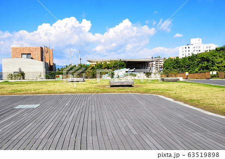 藤沢市　湘南海岸公園（片瀬海岸）のデッキ広場 63519898