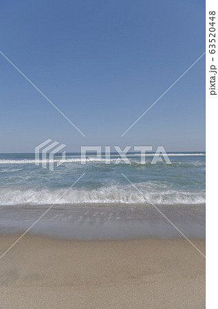 茨城県柳川海岸浜辺の波打ち際の風景 茨城県柳川海岸浜辺の波打ち際の風景 63520448