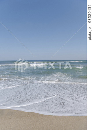 茨城県柳川海岸浜辺の波打ち際の風景 63520454