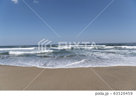 茨城県柳川海岸浜辺の波打ち際の風景 茨城県柳川海岸浜辺の波打ち際の風景 63520459