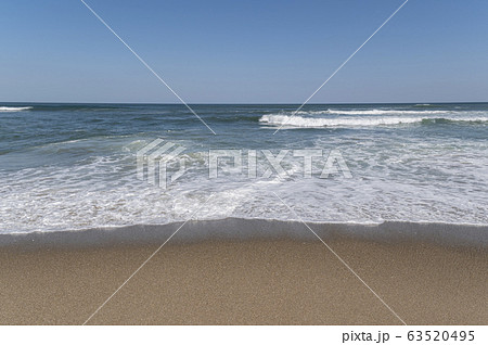 茨城県柳川海岸浜辺の波打ち際の風景 茨城県柳川海岸浜辺の波打ち際の風景 63520495