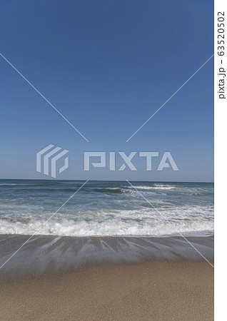 茨城県柳川海岸浜辺の波打ち際の風景 茨城県柳川海岸浜辺の波打ち際の風景 63520502