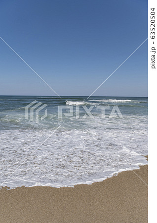 茨城県柳川海岸浜辺の波打ち際の風景 茨城県柳川海岸浜辺の波打ち際の風景 63520504