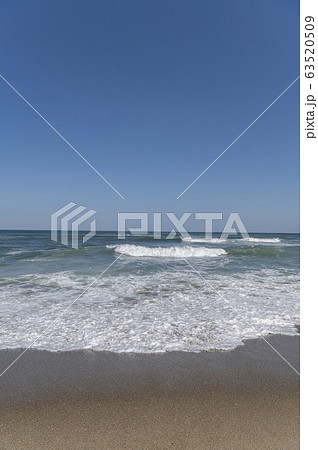 茨城県柳川海岸浜辺の波打ち際の風景 63520509
