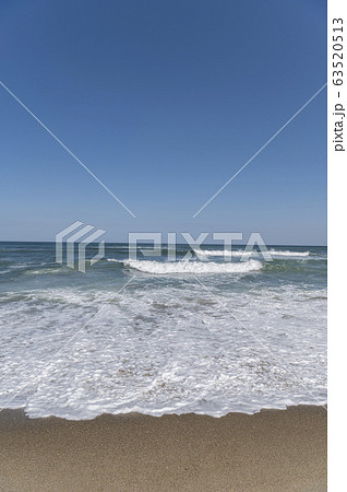 茨城県柳川海岸浜辺の波打ち際の風景 茨城県柳川海岸浜辺の波打ち際の風景 63520513