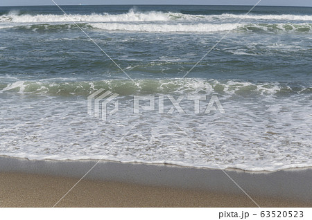 茨城県柳川海岸浜辺の波打ち際の風景 63520523
