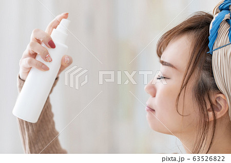 ルームウェアの女性 ルームウェアの女性 63526822