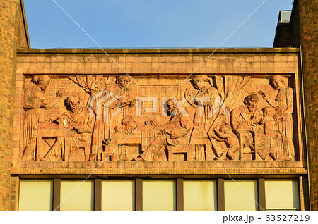 「診療･治療･予防」のレリーフ（東京大学医学部附属病院／東京都文京区本郷7-3-1） 63527219