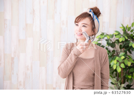 ルームウェアの女性 ルームウェアの女性 63527630