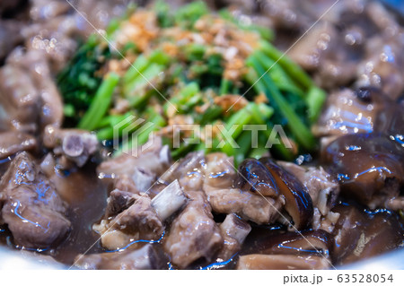 Steamed Pork Bone with Shiitake Mushrooms 63528054