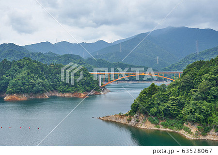 神奈川県 宮ヶ瀬湖と虹の大橋の写真素材