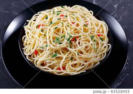close-up of Pasta Aglio, Olio e Peperoncino close-up of Pasta Aglio, Olio e Peperoncino 63528455