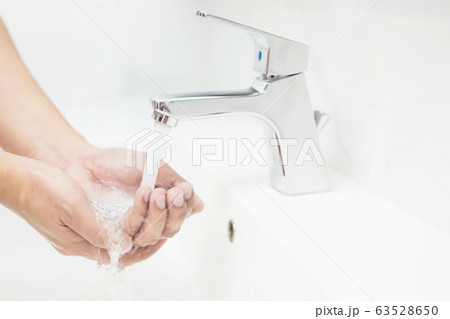 Men are washing their hands every time before eating 63528650