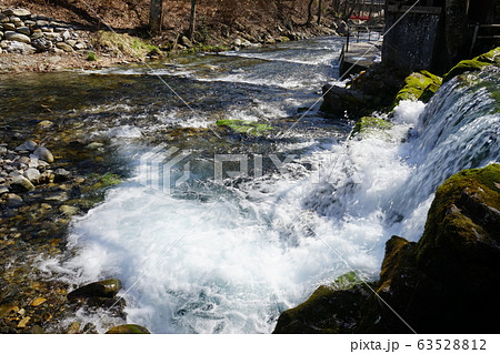 龍泉洞地底湖からの湧水 龍泉洞地底湖からの湧水 63528812