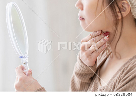 ルームウェアの女性 ルームウェアの女性 63529004