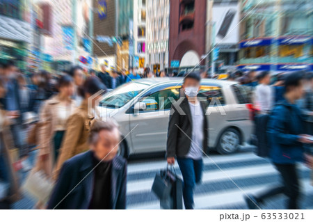 日本の東京都市景観　新型コロナ（中国人の姿は減っても日本人らであふれている）＝3月20日、銀座　 63533021