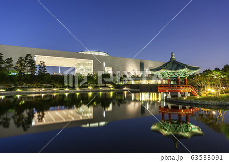 夜景 博物館 池 63533091